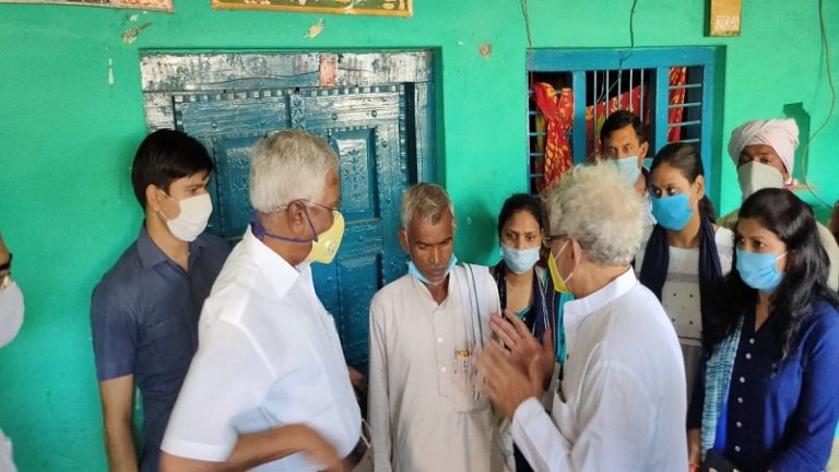 हाथरस: कथित नक्सली महिला से CPIM नेता सीताराम येचुरी ने की थी मुलाकात, तस्वीरों से खुलासा
