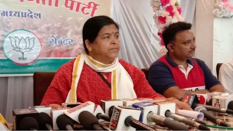 अब MP में मदरसों को सरकारी फंडिंग बंद करने की माँग, कैबिनेट मंत्री ने कहा- राष्ट्रवाद में बाधा डालने वाली चीजें राष्ट्रहित में बंद होनी चाहिए