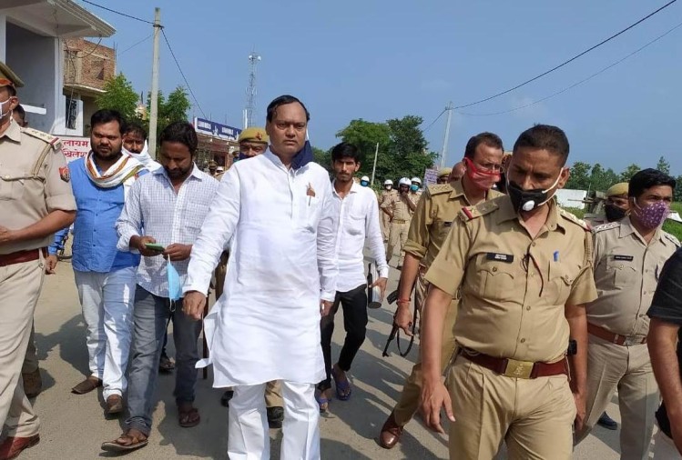 पहले घोषित किया भू माफिया गैंग का सरगना, अब हिस्ट्रीशीटर: सपा के पूर्व MLA आरिफ अनवर हाशमी पर UP पुलिस सख्त
