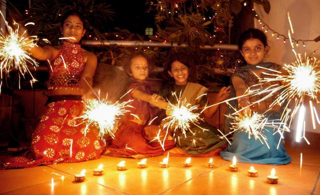 आइए, मिलकर 2021 की दीवाली दिव्य बनाएँ