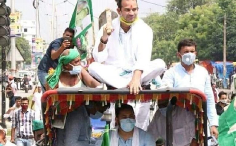 आसान पिच पर लालू के माई समीकरण और तेज प्रताप का मुश्किल इम्तिहान!