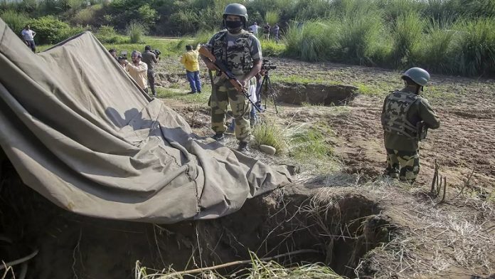 आतंकियों, पाकिस्तान, सुरंगों, BSF