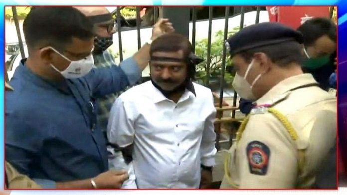 अनशन में बैठे भाजपा विधायक को मुंबई पुलिस ने लिया हिरासत में