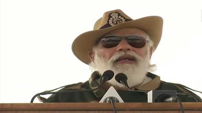 जवानों संग दिवाली मनाने जैसलमेर पहुँचे पीएम मोदी