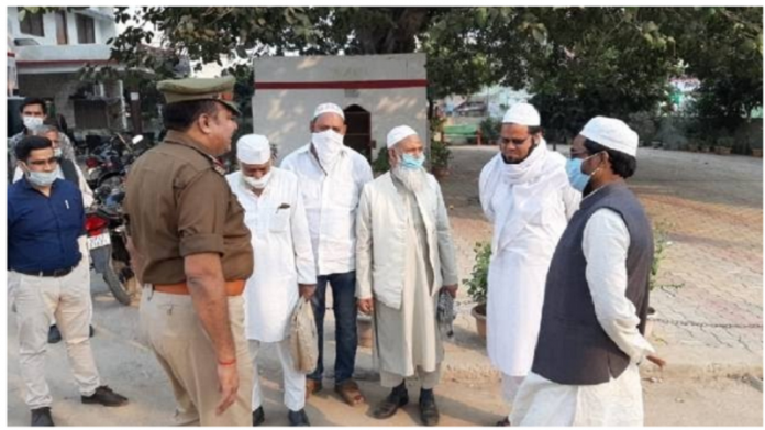 मस्जिद में हनुमान चालीसा पाठ की अनुमति देने वाले मौलाना को मस्जिद से हटाया