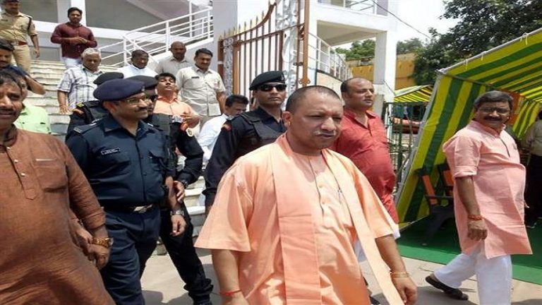 अपराधियों-माफिया लोगों पर प्रभावी कार्रवाई और तेज हो, ध्वस्तीकरण का खर्चा भी वसूलें: CM योगी