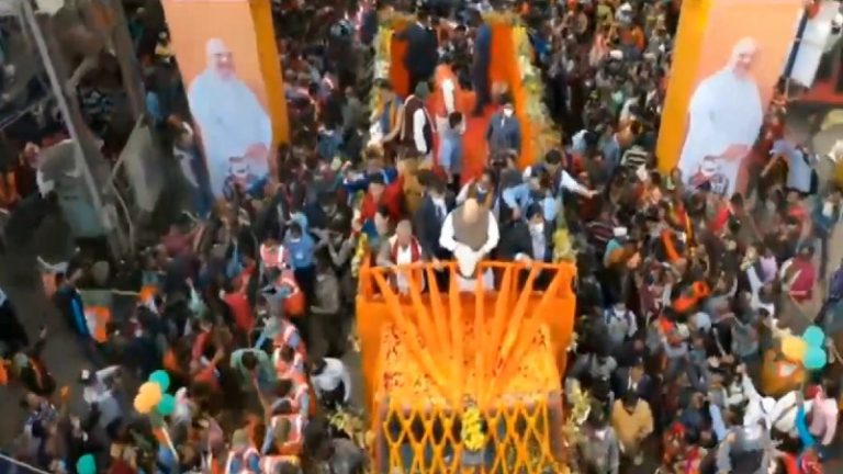 ‘बांग्लादेश से घुसपैठ रोकेंगे, राजनीतिक हत्याएँ बंद होंगी’: मेगा रोड शो में अमित शाह ने बंगाल से कहा- BJP को 1 मौका दीजिए