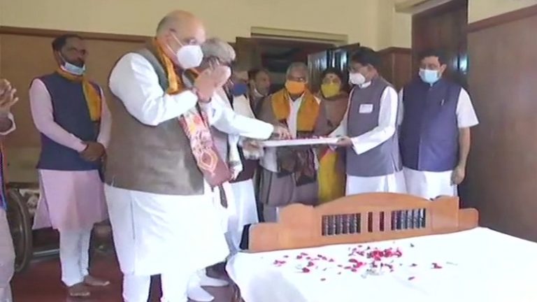 बाउल लोकगायक के घर लंच, ‘गुरुदेव’ को श्रद्धांजलि: अमित शाह के 1 KM मेगा रोड शो के लिए बीरभूम तैयार