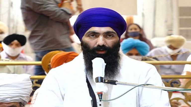 गुरुद्वारा बंगला साहिब के कथा वाचक, लाइव टेलीकास्ट के दौरान कृषि कानूनों पर लाखों को कर बैठे गुमराह
