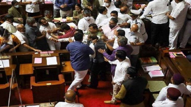 गोवध रोकने वाले बिल पर फिर कॉन्ग्रेस का हंगामा: सदन में ही स्पीकर को कुर्सी से खींचा, देखें वीडियो