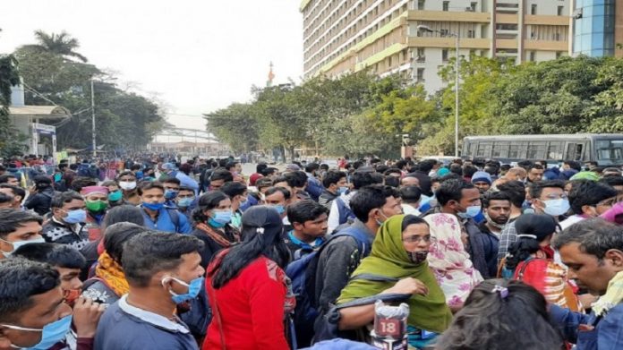 अस्थाई मजदूरों का ममता सरकार के खिलाफ़ प्रदर्शन
