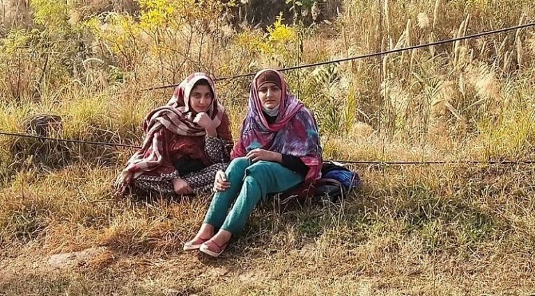 LOC पार कर भारत आ गईं जुबैर बहनें: सेना ने गिफ्ट देकर लौटाया, जाते-जाते कहा- यहाँ के लोग वाकई बहुत अच्छे हैं