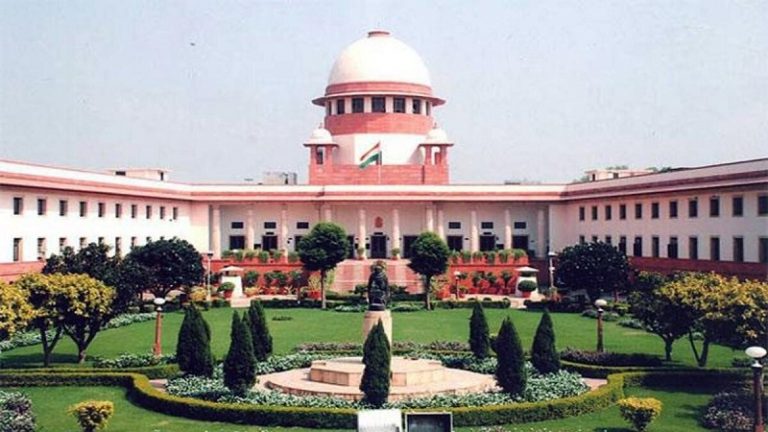 ‘स्किन टू स्किन कॉन्टैक्ट के बिना छूना यौन अपराध नहीं’ वाले बॉम्बे HC के फैसले पर SC ने लगाई रोक, आरोपित को नोटिस जारी