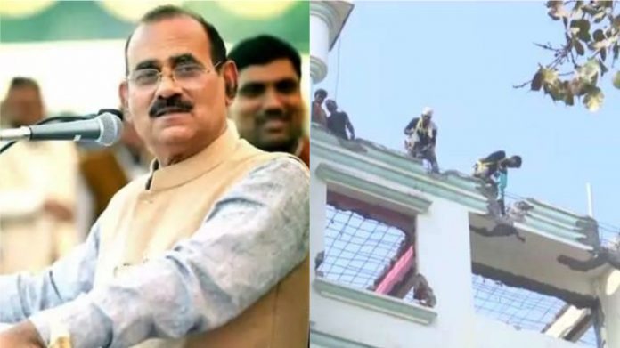 विधायक ने खुद ही अपने अवैध निर्माण पर चलवाया हथौड़ा