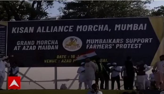 आजाद मैदान में प्रदर्शनकारी