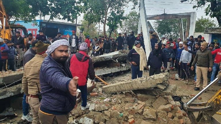 गाजियाबाद श्मशान घाट हादसे में 25 की मौत: एक्शन में UP पुलिस-प्रशासन, 3 गिरफ्तार, ठेकेदार अभी तक फरार