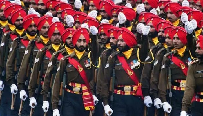 26 जनवरी पर क्यों दो बार सैल्यूट करता है सिख रेजिमेंट? गणतंत्र दिवस पर 1979 से शुरू हुई परंपरा के बारे में सब कुछ
