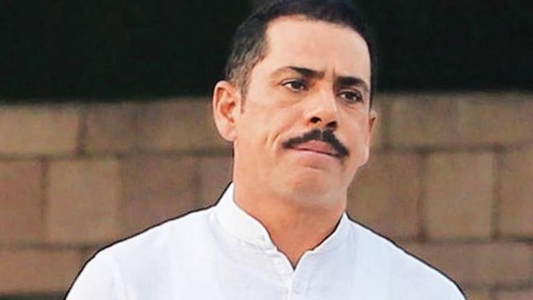 रॉबर्ट वाड्रा से बेनामी संपत्ति मामले में आयकर अधिकारियों ने की पूछताछ: गाँधी परिवार के दामाद ने लगाया ‘राजनीति’ का आरोप