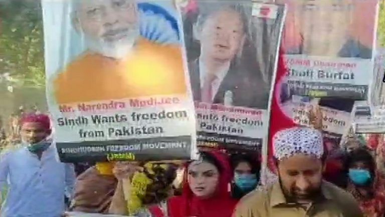 Pak को तोड़ कर सिंधूदेश बनाने की माँग, PM मोदी की फोटो के साथ हजारों-लाखों पाकिस्तानियों ने निकाली रैली