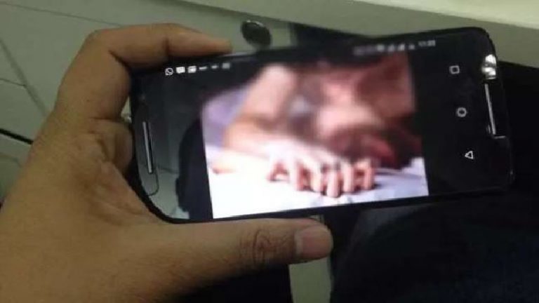 विधानसभा में पोर्न देखते पाए गए कॉन्ग्रेस के MLC, सफाई में कहा- मैं तो सरकार से पूछने के लिए सवाल ढूँढ रहा था