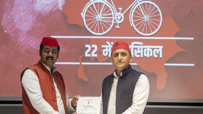 अखिलेश यादव-आशुतोष सिन्हा