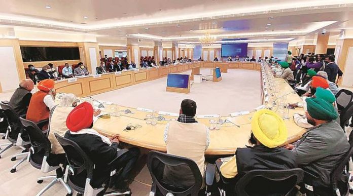 कृषि क़ानूनों पर किसानों की धमकी और सरकार का पक्ष