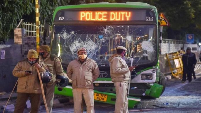 पुलिस DTC बस केजरीवाल