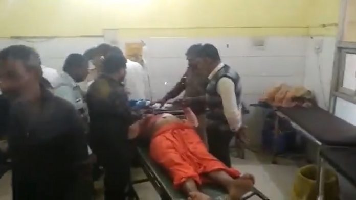 सीतापुर, महंत, हमला, चाकुओं