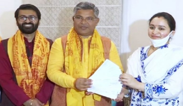 मुलायम सिंह की छोटी बहू अपर्णा ने राम मंदिर के लिए दिया ₹11 लाख का दान, कहा- ‘अतीत के लिए मैं जिम्मेदार नहीं’