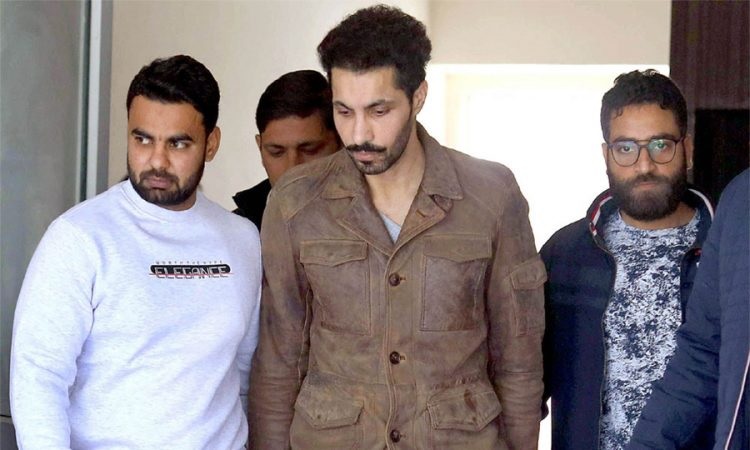 ‘किसानों’ को बॉर्डर पर, खुद 5-Star होटल में: पुलिस से ऐसे बच रहा था दीप सिद्धू, बीवी के पास भागने वाला था बिहार