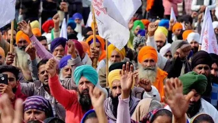 किसानों के लापता होने का दावा