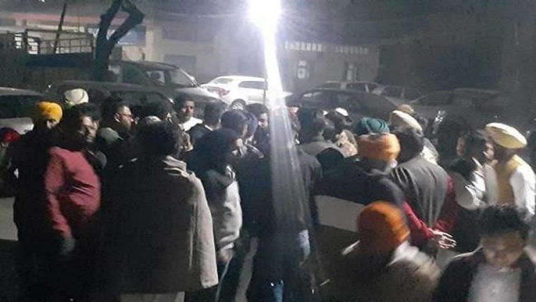 मोगा में खूनी भिंड़त, शराब बाँटते कॉन्ग्रेस उम्मीदवार के पति ने 2 अकाली समर्थकों को गाड़ी से कुचला: 3 गिरफ्तार