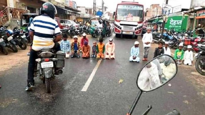 हजारीबाग, बच्चों, नमाज, सड़क