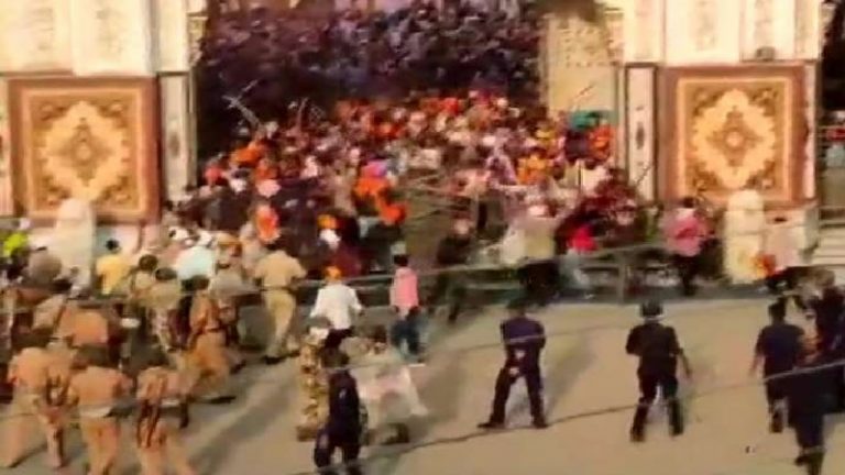 गुरुद्वारे से निकली तलवार-डंडों से लैस भीड़, पुलिस को दौड़ा-दौड़ाकर पीटा: नांदेड़ में ‘होला मोहल्ला’ पर हिंसा