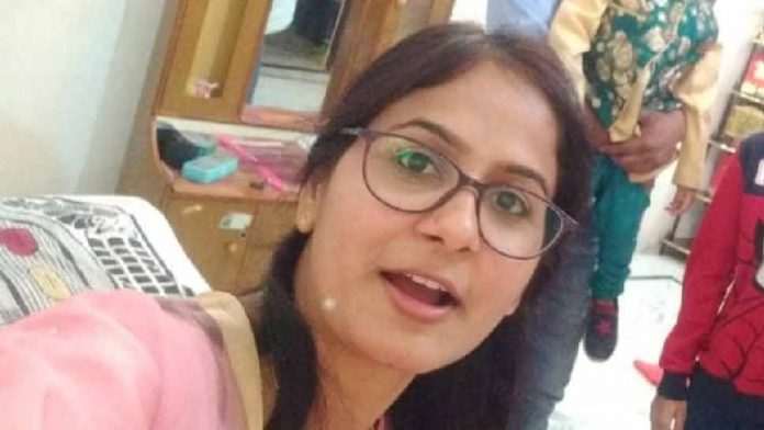 पिंकी मीणा, रिश्वत, सड़क