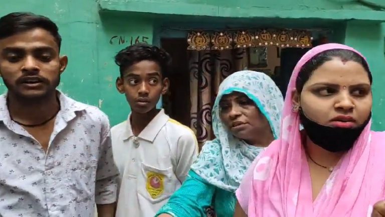 ‘लड़कियों के कपड़े फाड़ कहा – हिंदुओं के खून की होली खेलेंगे’: दिल्ली में दलितों पर हमले में फरमान, शाहरुख सहित 4 गिरफ्तार