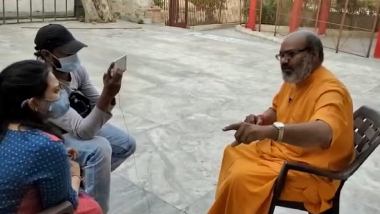 ‘यहाँ नाबालिग करते हैं हत्याएँ, मंदिर में डकैती हुई तो कहाँ थे?’: आसिफ मामले में महंत ने ‘The Quint’ को दिखाया आईना