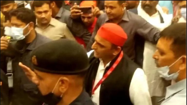 ‘सत्ता से बाहर हैं तब इतनी गुंडई’: सवाल से गुस्साए अखिलेश यादव, पत्रकारों पर टूट पड़े समर्थक-सुरक्षाकर्मी