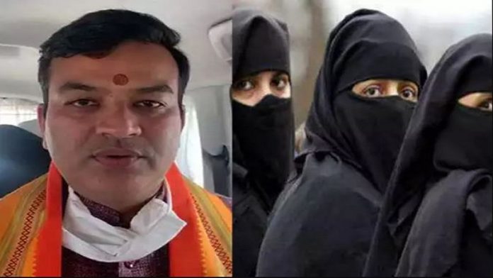 आनंद शुक्ला बुर्के मुस्लिम महिला