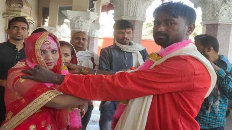 झारखंड की मुस्लिम लड़की साहिला बिहार के सोहन के लिए बनीं शालिनी: मंदिर में रचाई हिंदू रीति-रिवाज से शादी