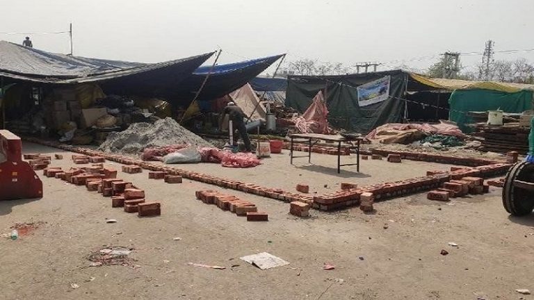 ‘दम है तो रोक कर दिखाओ’: बॉर्डर पर ‘किसान’ कर रहे पक्का निर्माण, ट्यूबवेल भी लगाया; पुलिस को बैरंग लौटाया