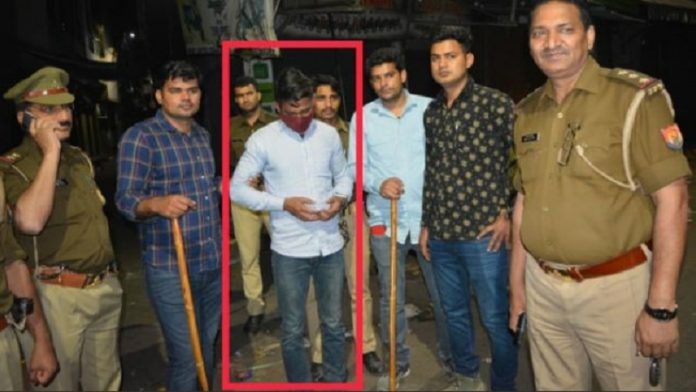 मेरठ लड़की अंडरगार्मेंट चोरी