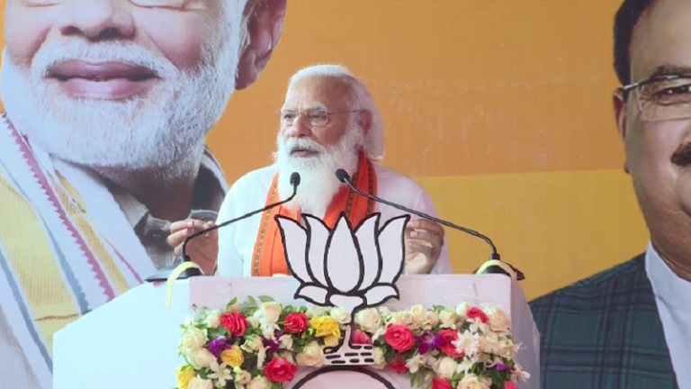पुडुचेरी में कॉन्ग्रेस एक आपदा थी, चप्पलें उठाना, अपने नेता के लिए गलत अनुवाद काम नहीं आया: PM मोदी का नारायणसामी पर तंज