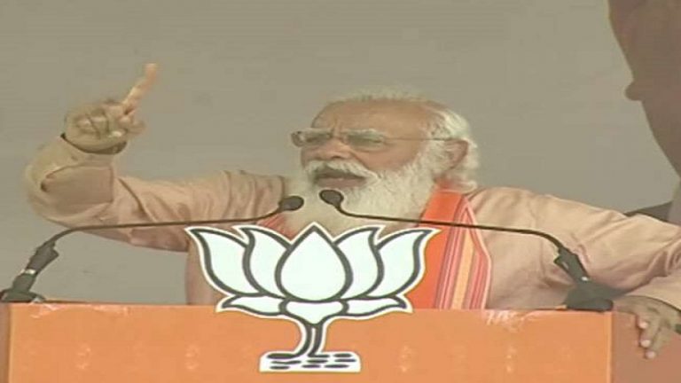 जहाँ आसमान से गिराए गए थे हथियार, वहाँ ममता पर बरसे PM मोदी: मारे गए BJP कार्यकर्ताओं के परिजनों से भी मिले