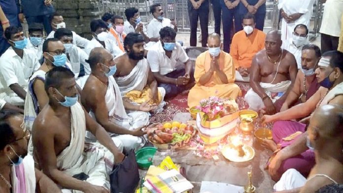 योगी आदित्यनाथ ने रामेश्वरम में भगवान शिव का दर्शन व अभिषेक किया