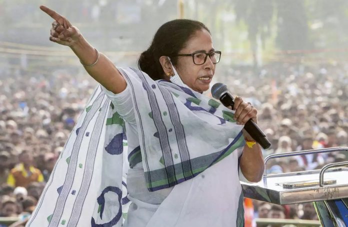 ममता बनर्जी चुनाव आयोग