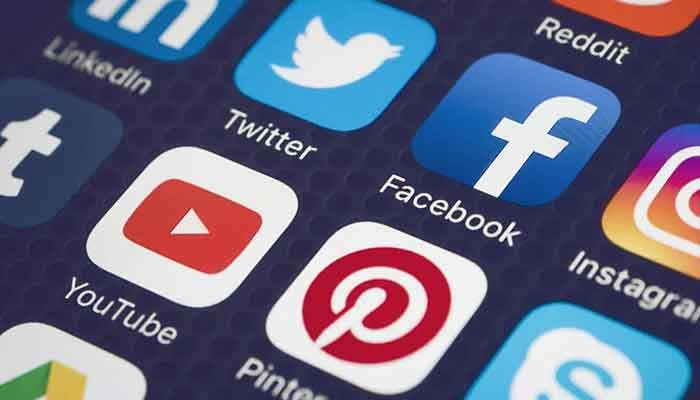 पाकिस्तान में Facebook, Twitter, WhatsApp सब बंद: सोशल मीडिया पर अस्थाई प्रतिबंध, गृहयुद्ध की ओर बढ़ता देश!