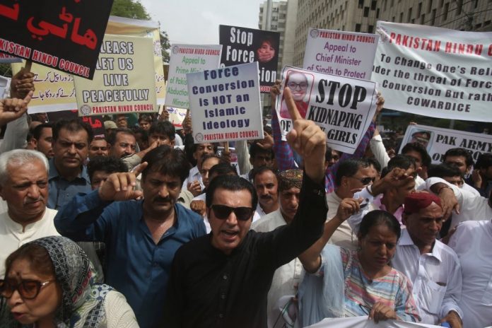 पाकिस्तान, जबरन धर्मांतरण