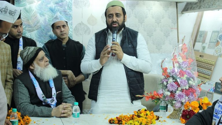 ‘मुस्लिम अभी शांति से काम ले रहा… सड़क पर उतरा तो ईंट से ईंट बजा देगा’: अमानतुल्लाह का मस्जिदों में एहतेजाज-ए-खुत्बा का ऐलान