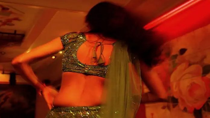 एंटीलिया केस, वाजे, डांसर
